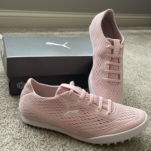 Lightweight women’s Puma golf shoes. New in box!